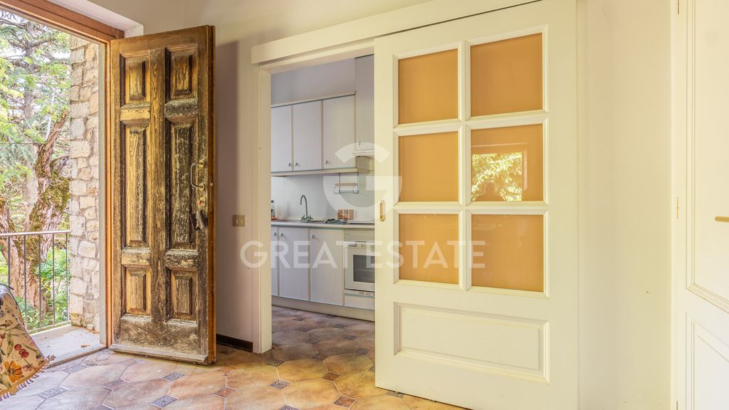 Property photo 3 of 19 Interiors