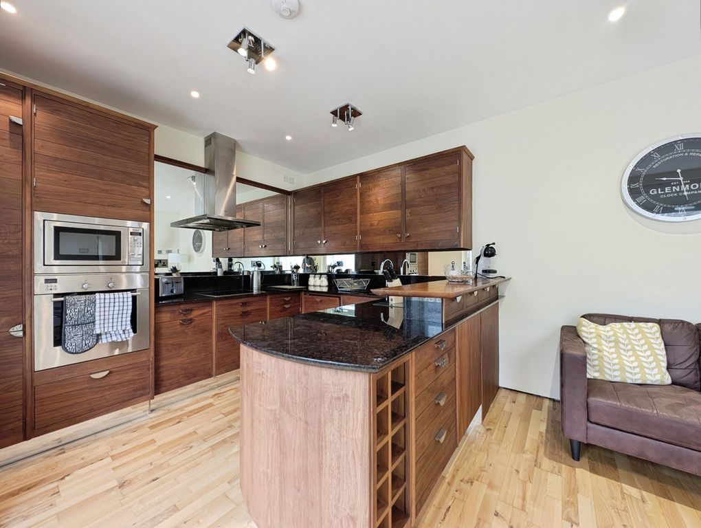 Property photo 2 of 15 Photo