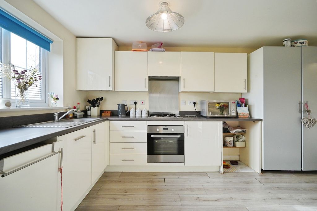 Property photo 3 of 19 Kitchen/Diner