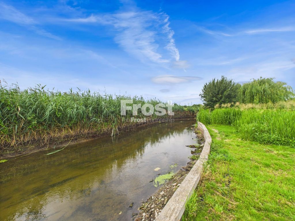 Property photo 2 of 16 Stream