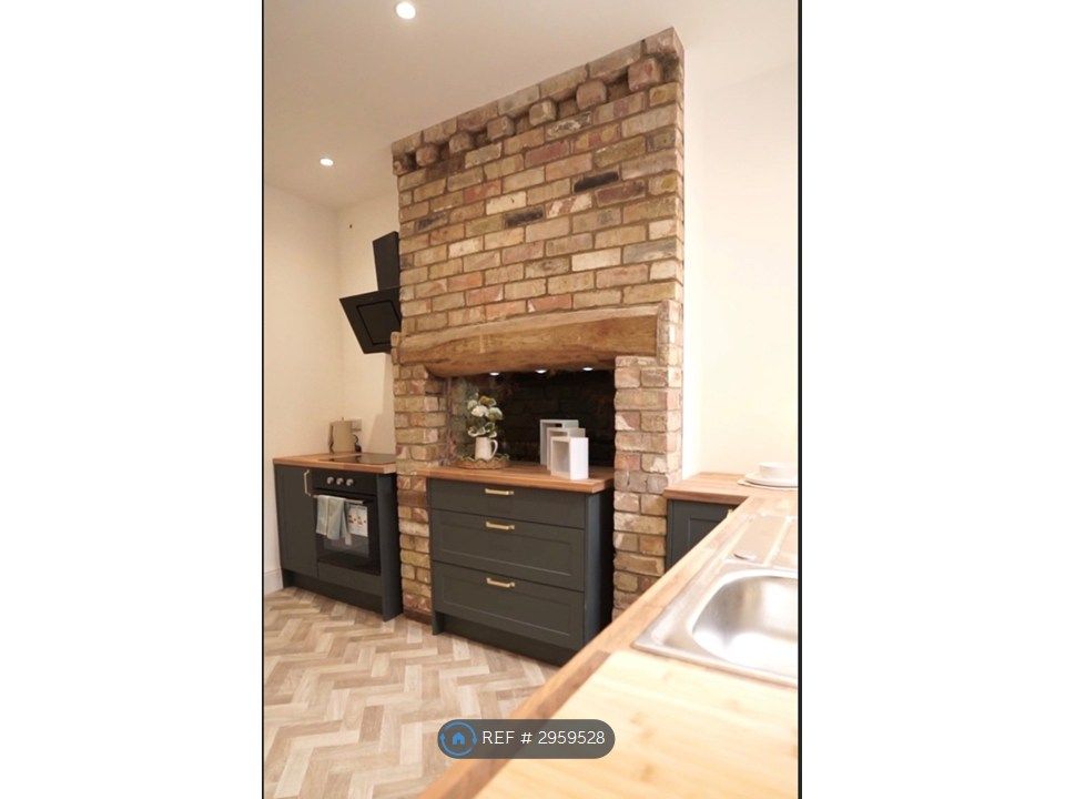 Property photo 1 of 4 Large Communal Kitchen