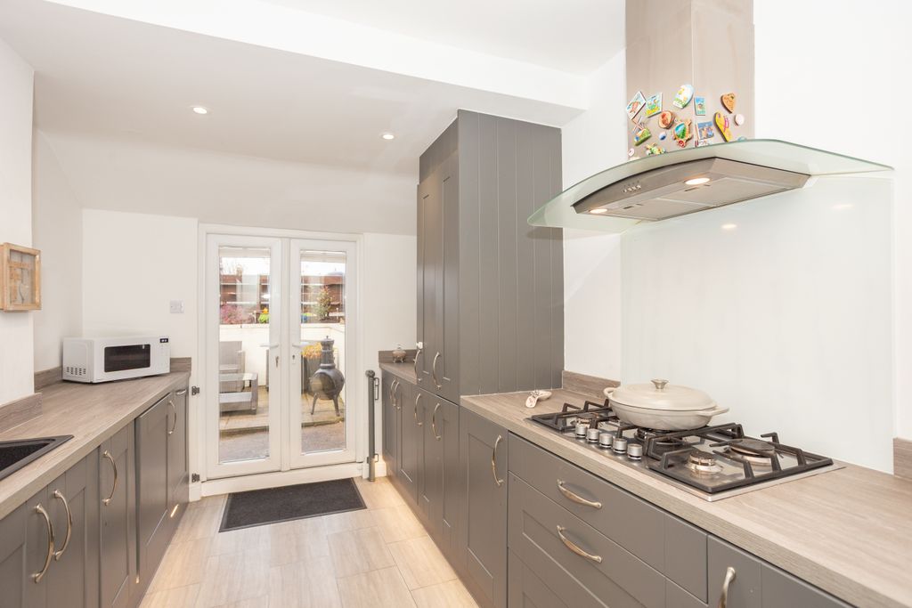 Property photo 3 of 34 Kitchen