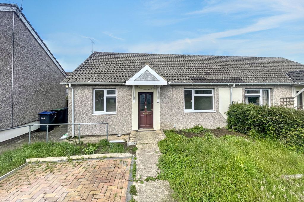 Property photo 1 of 14 107 Parklands, Malmesbury, Wiltshire, Sn16 0Ql