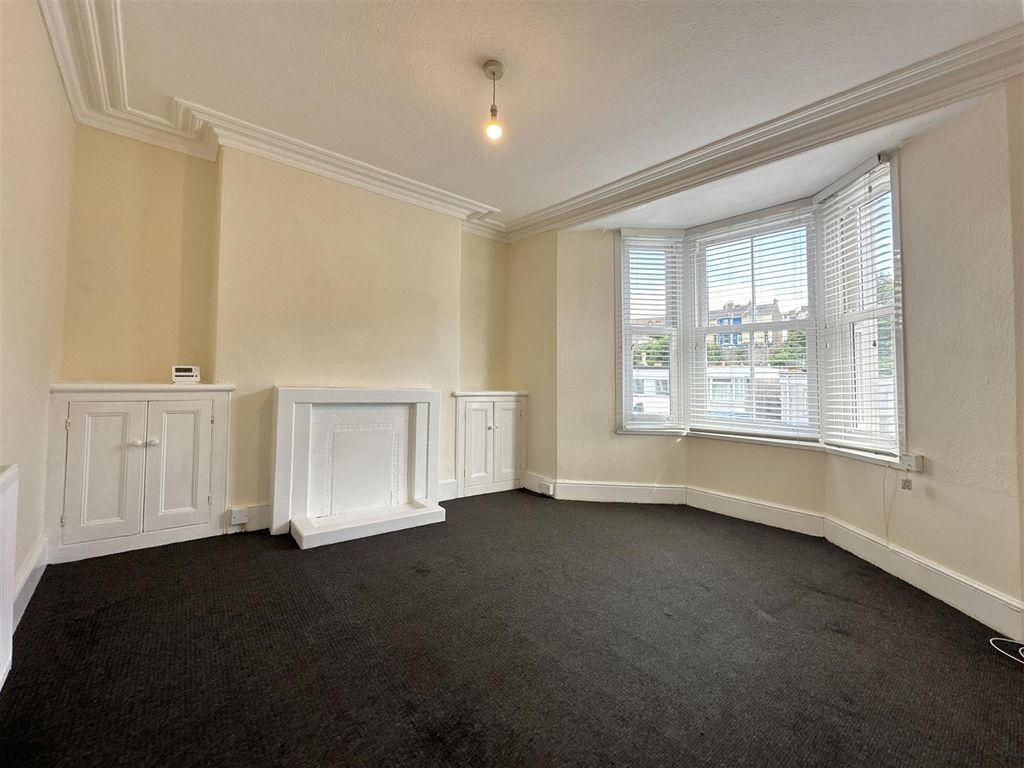 Property photo 3 of 16 Living Room.Jpg