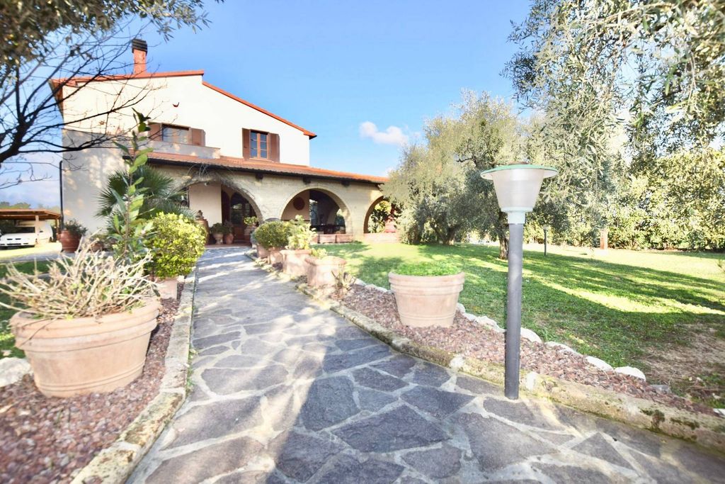 Property photo 2 of 30
