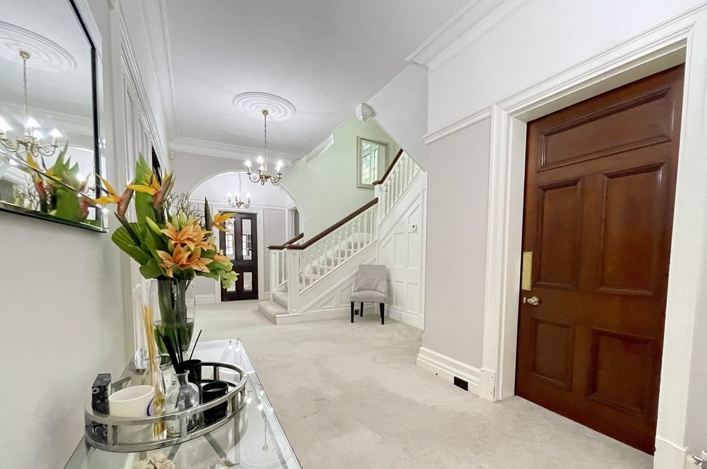 Property photo 2 of 30