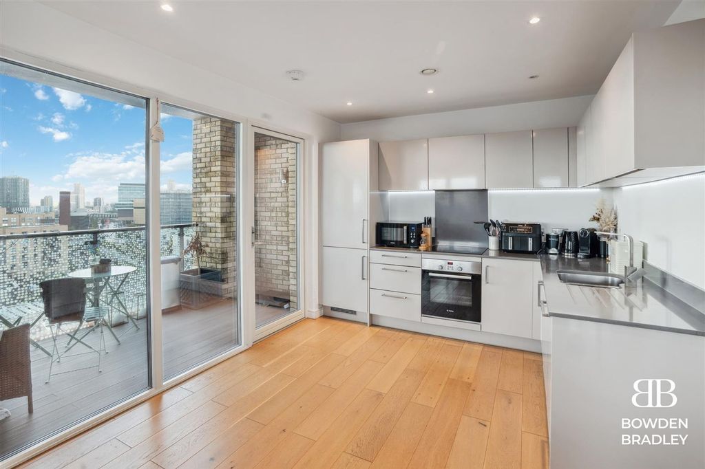 Property photo 2 of 17 Reception Room/Kitchen