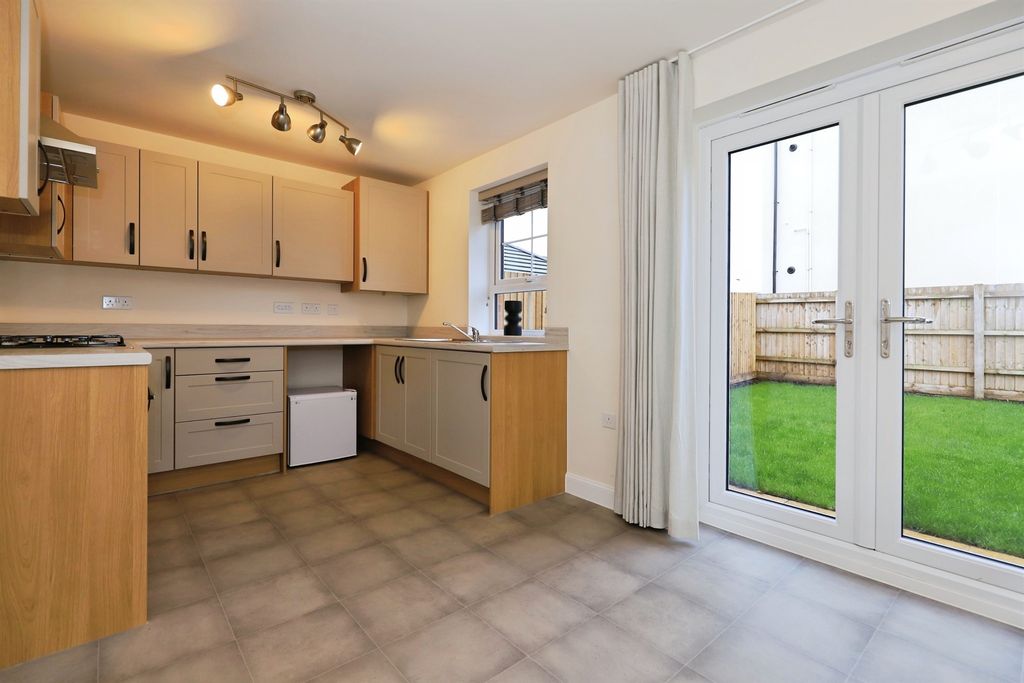 Property photo 2 of 21