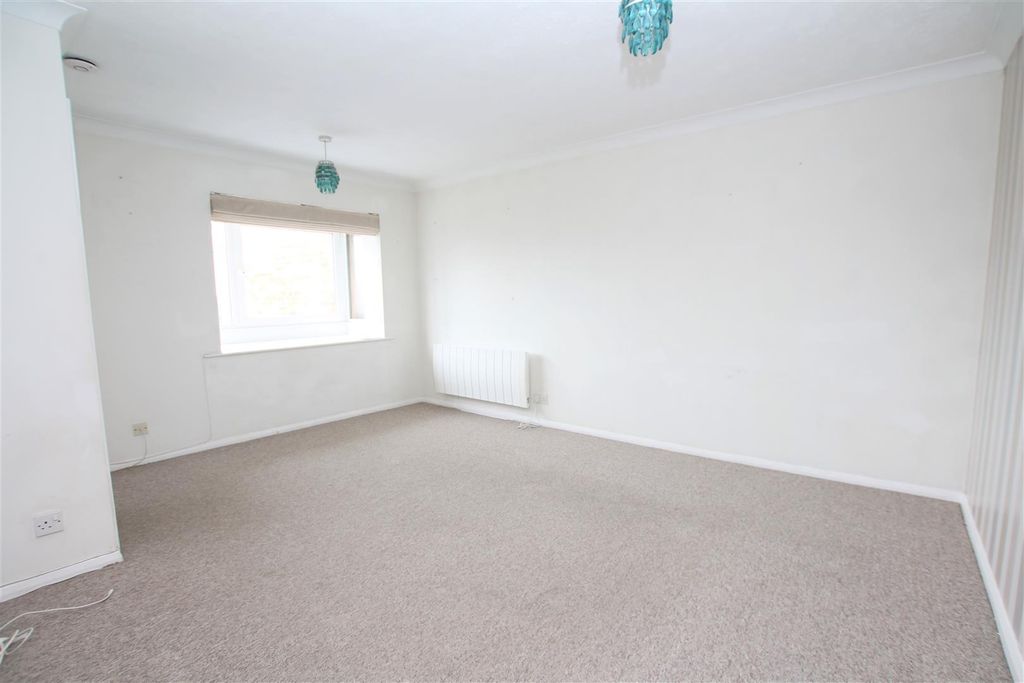 Property photo 2 of 6 Living Room