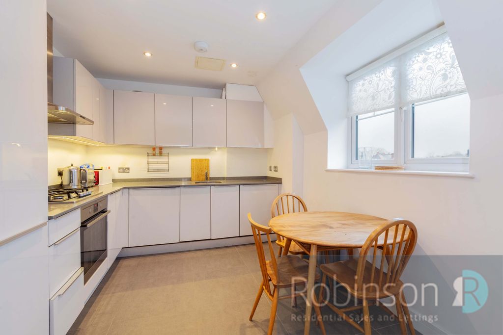 Property photo 3 of 12 5 Ruby Court-7