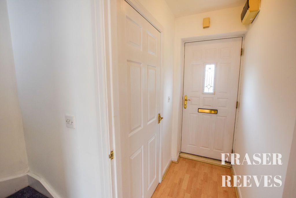 Property photo 2 of 14 Entrance Hall