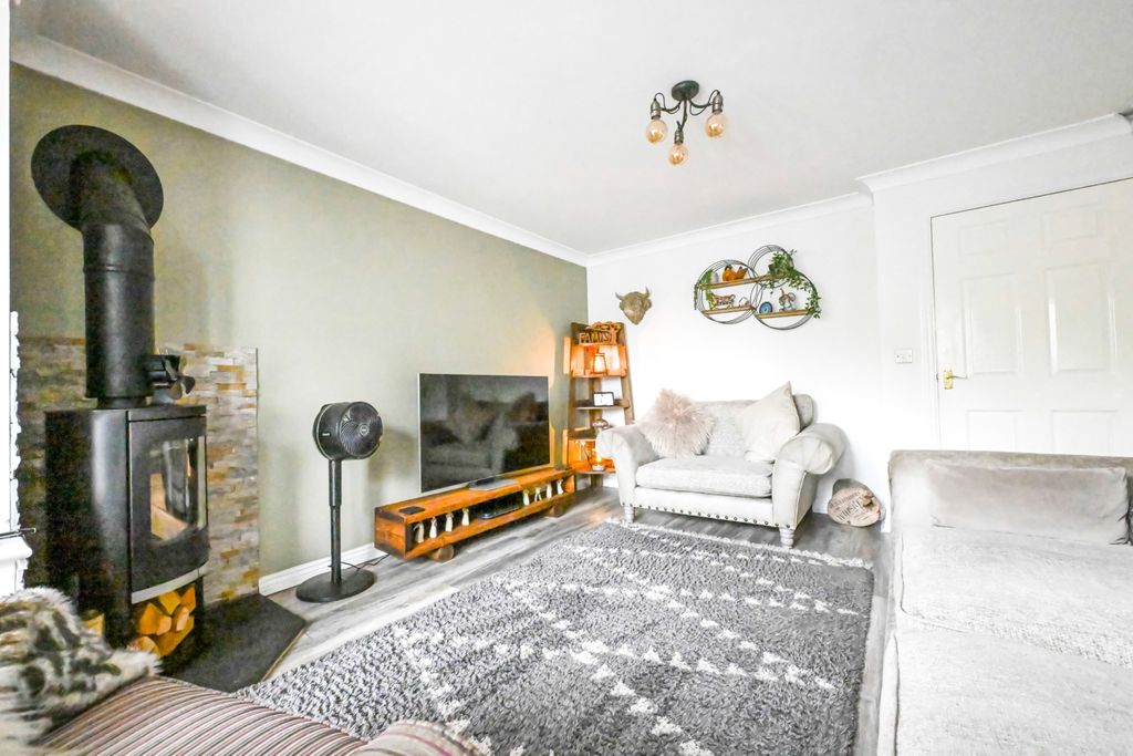 Property photo 3 of 24 Burley Ewemove Skelton-1