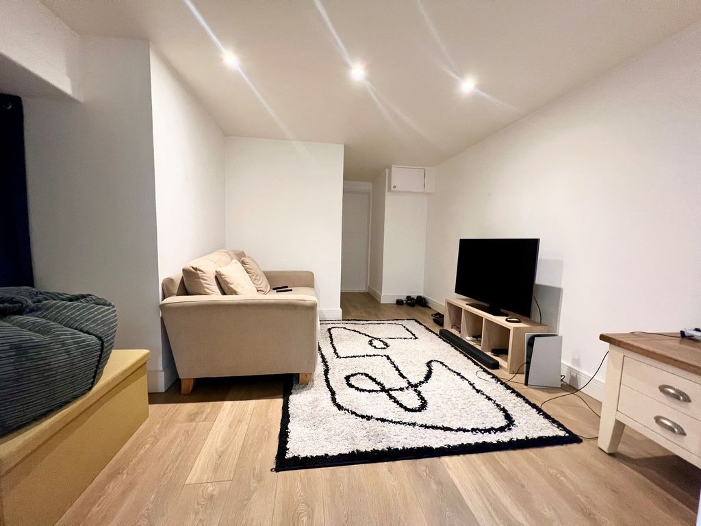 Property photo 2 of 5