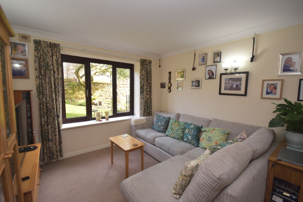 Property photo 2 of 12 Lounge