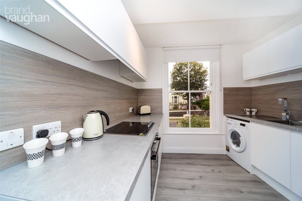 Property photo 2 of 5 Kitchen