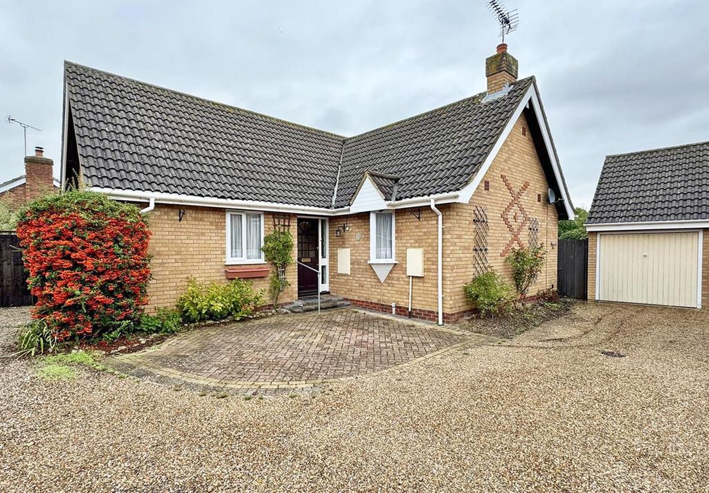 Property photo 1 of 18 Woodfield Front B.Jpg