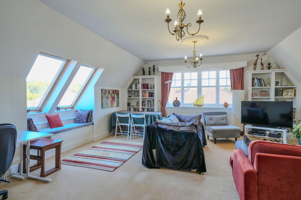 Property photo 2 of 19