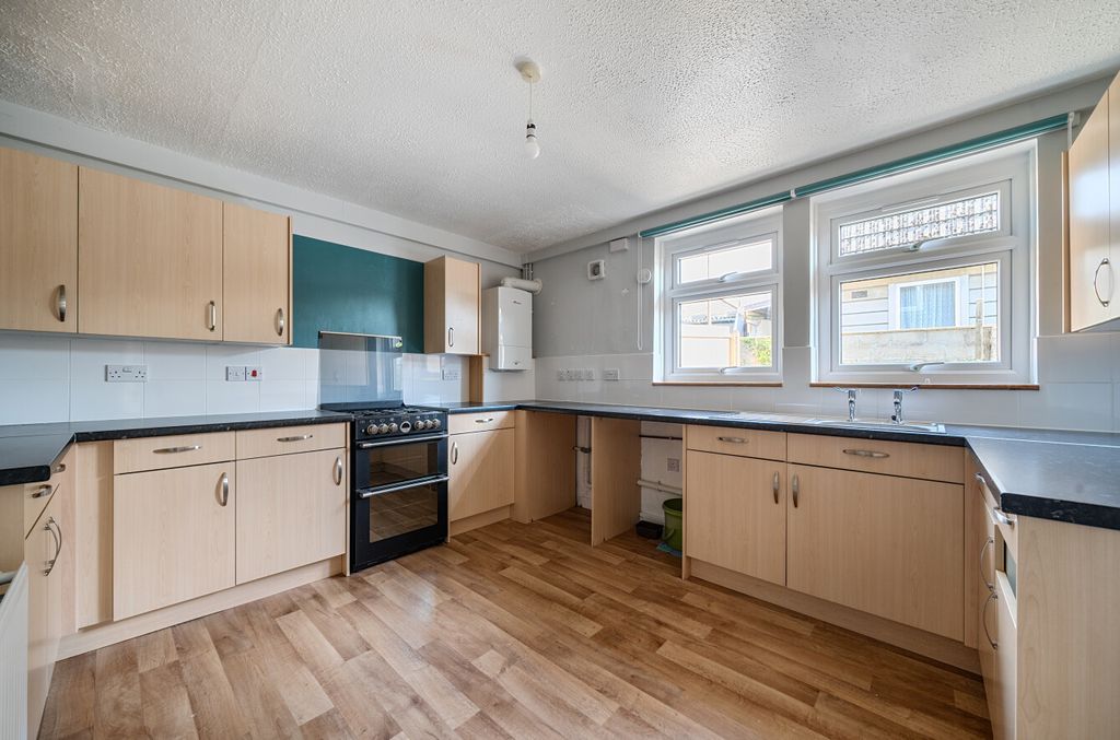 Property photo 2 of 16 1290997-20-6824c9...