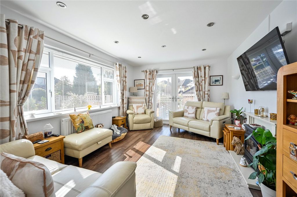 Property photo 2 of 24 Picture No. 12