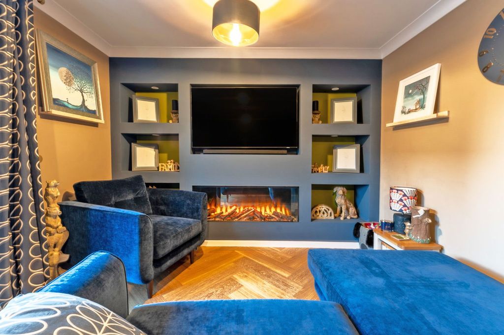 Property photo 2 of 17