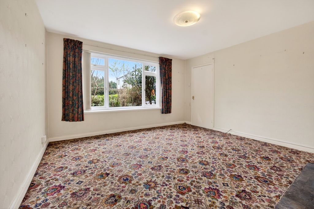 Property photo 3 of 18 Living Room