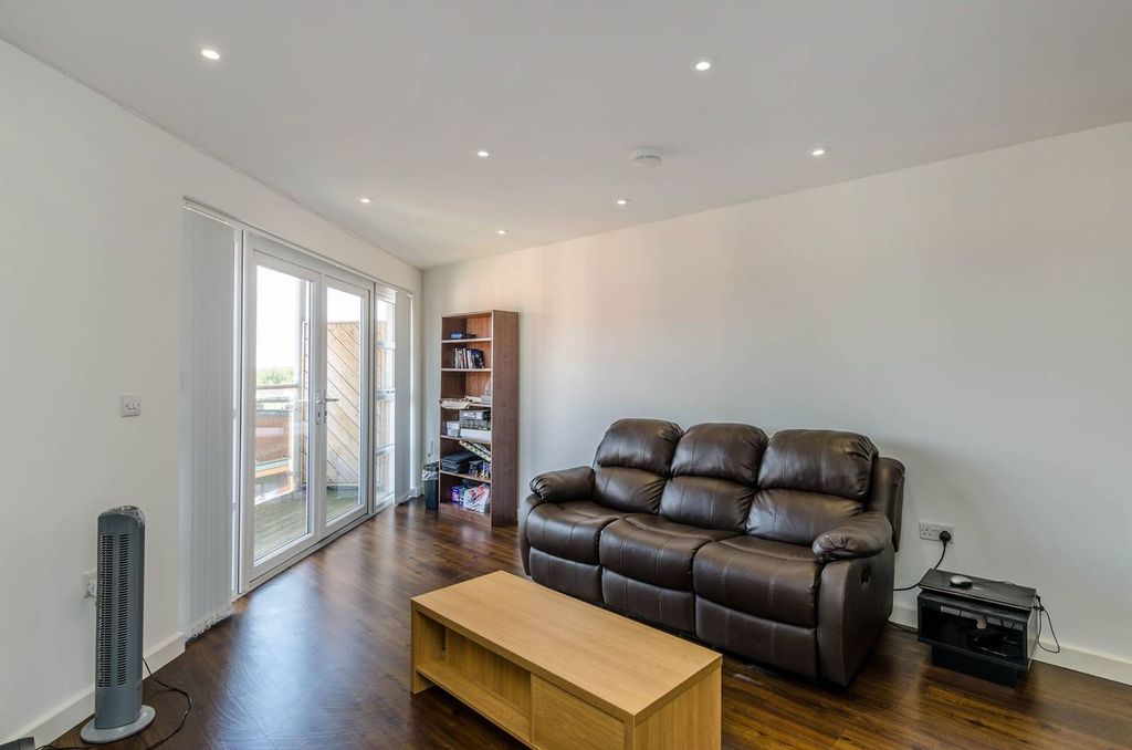 Property photo 2 of 11