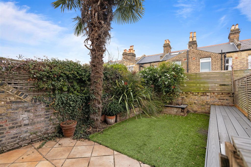 Property photo 2 of 9