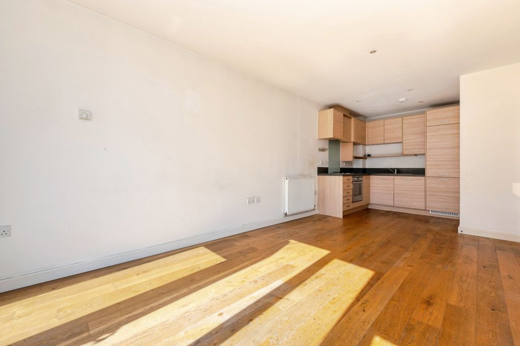 Property photo 3 of 10 Pbox-Img.Jpg