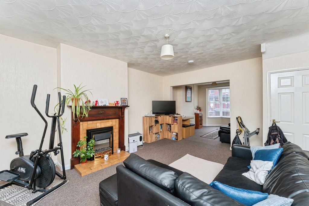 Property photo 2 of 17