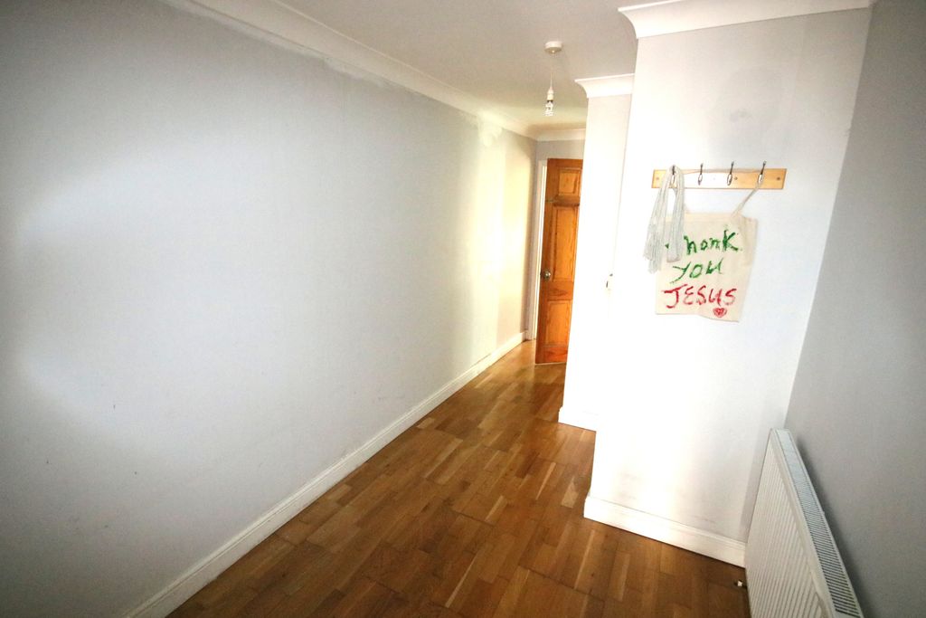 Property photo 2 of 8 Hallway