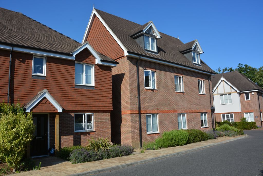 Property photo 1 of 10 Pavilion Place, East Molesey