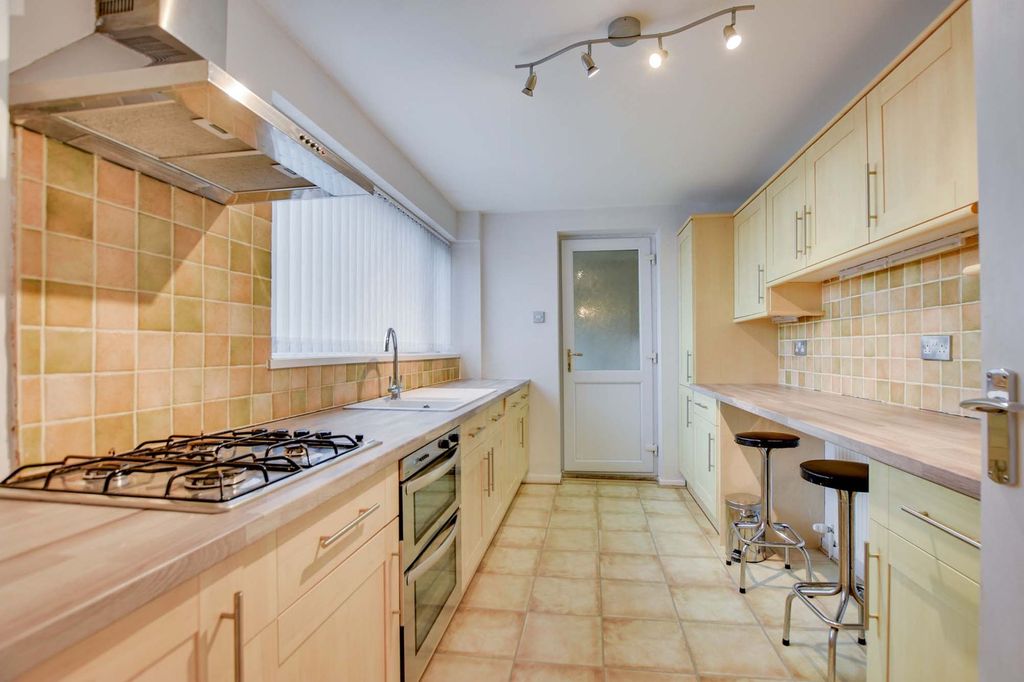 Property photo 3 of 18