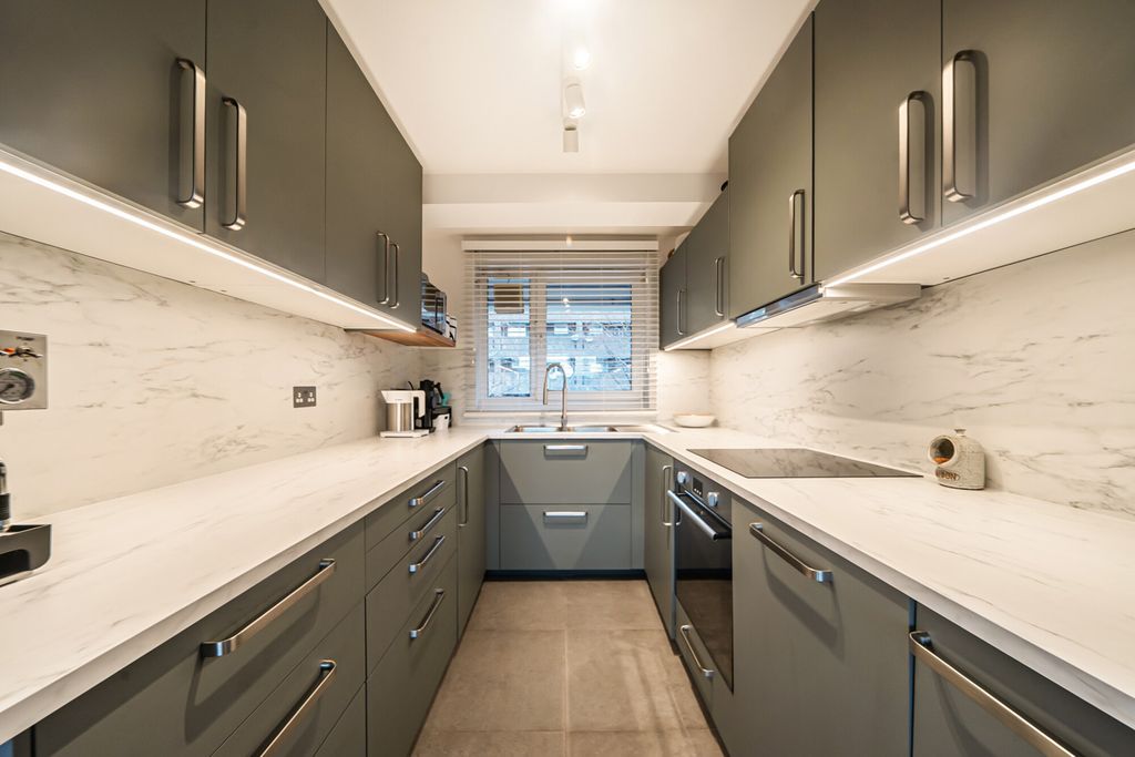 Property photo 2 of 13 1418744-1-69A021A...