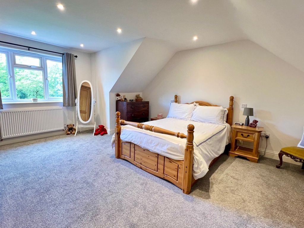 Property photo 3 of 27