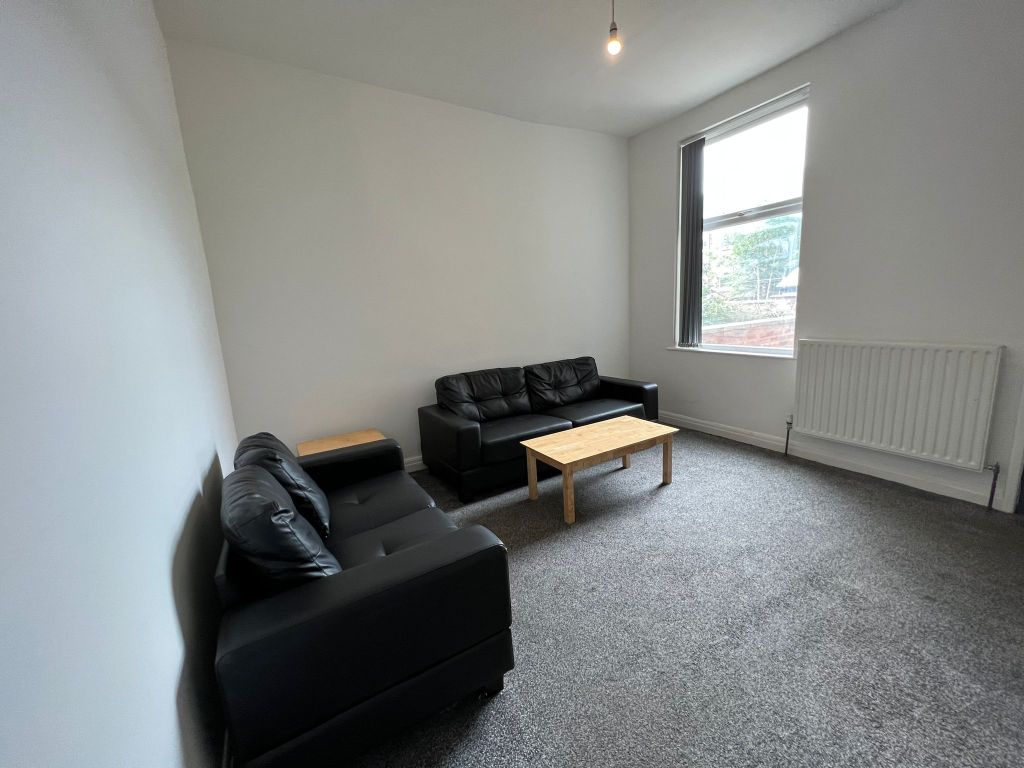 Property photo 1 of 7 Living Room