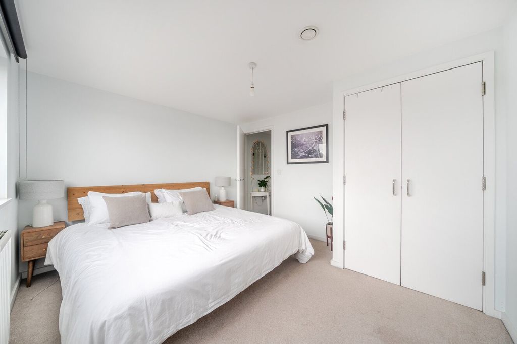 Property photo 3 of 18 Picture No. 02