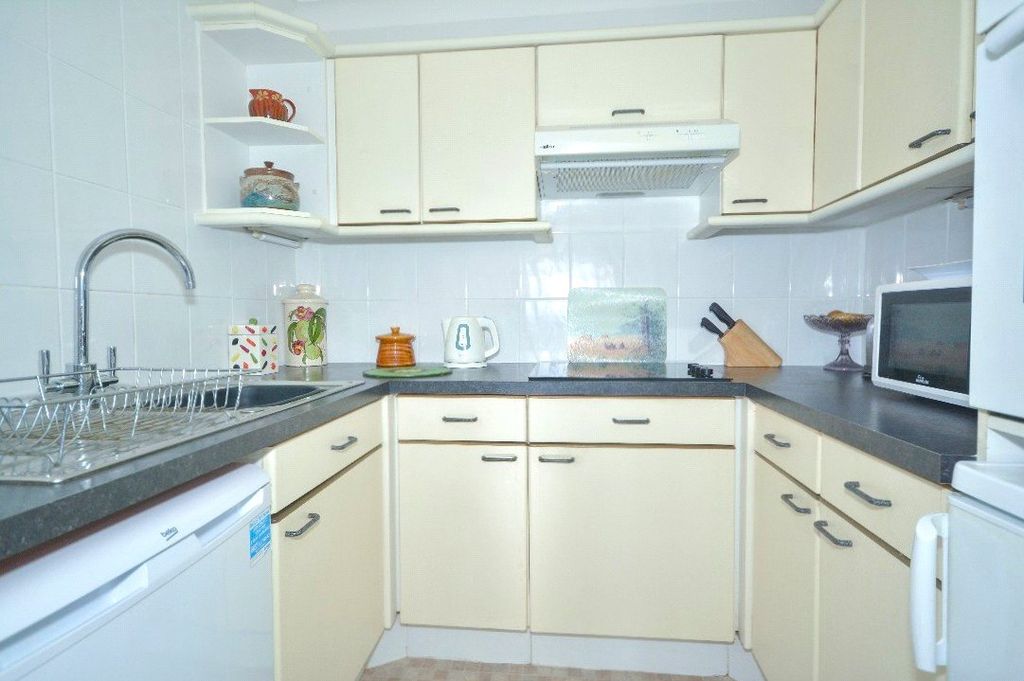 Property photo 3 of 18 Kitchen