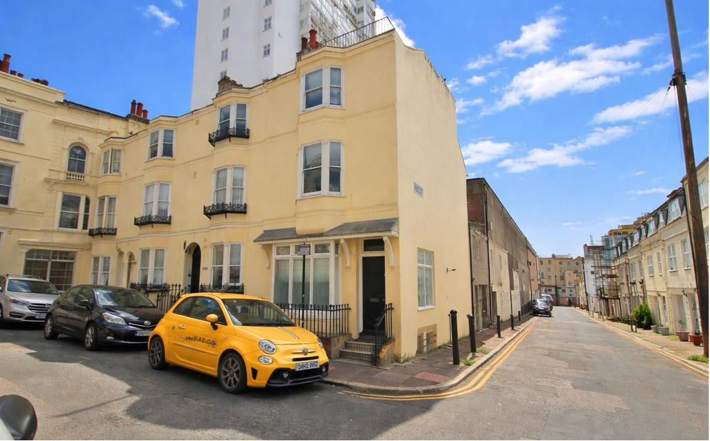 Property photo 1 of 31 50 Regency Sq Outside