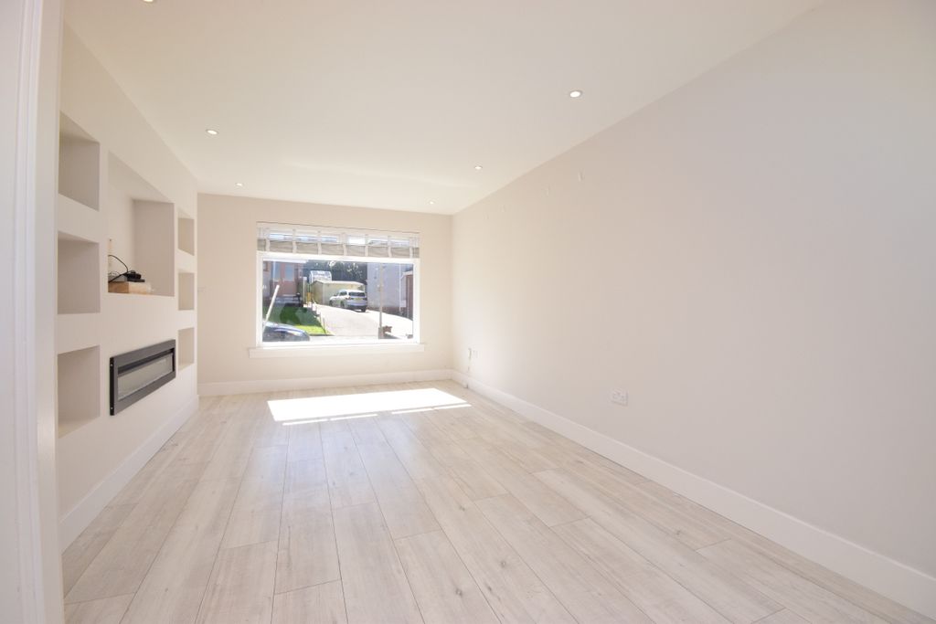 Property photo 2 of 31