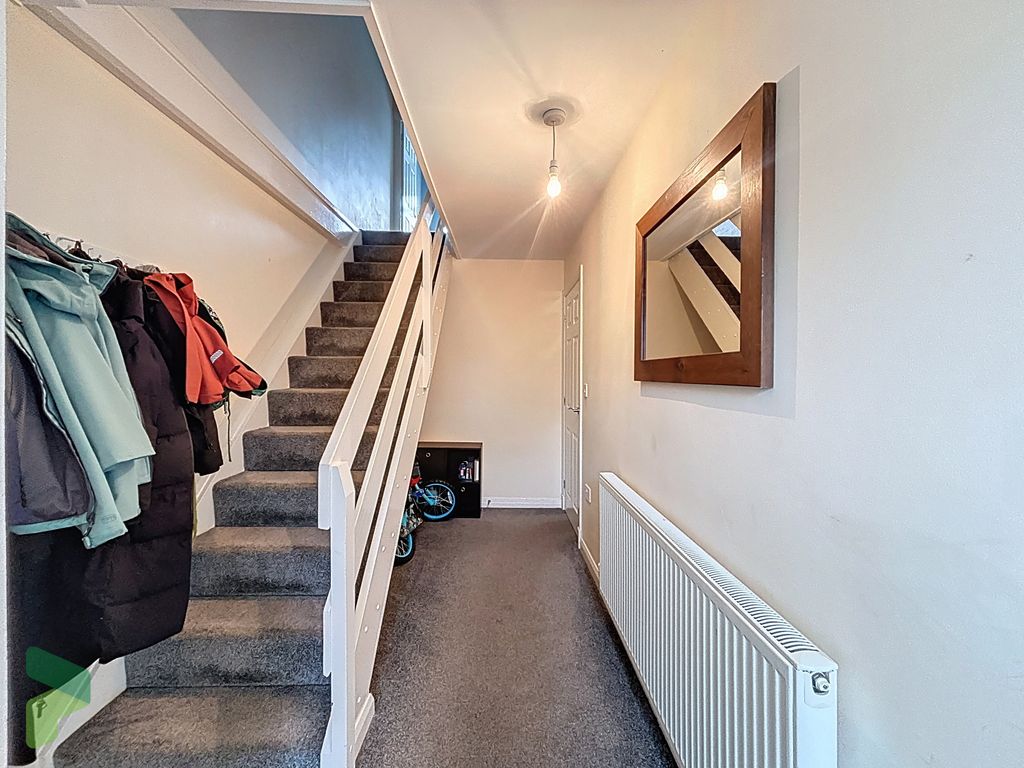 Property photo 3 of 18 Entrance Hall