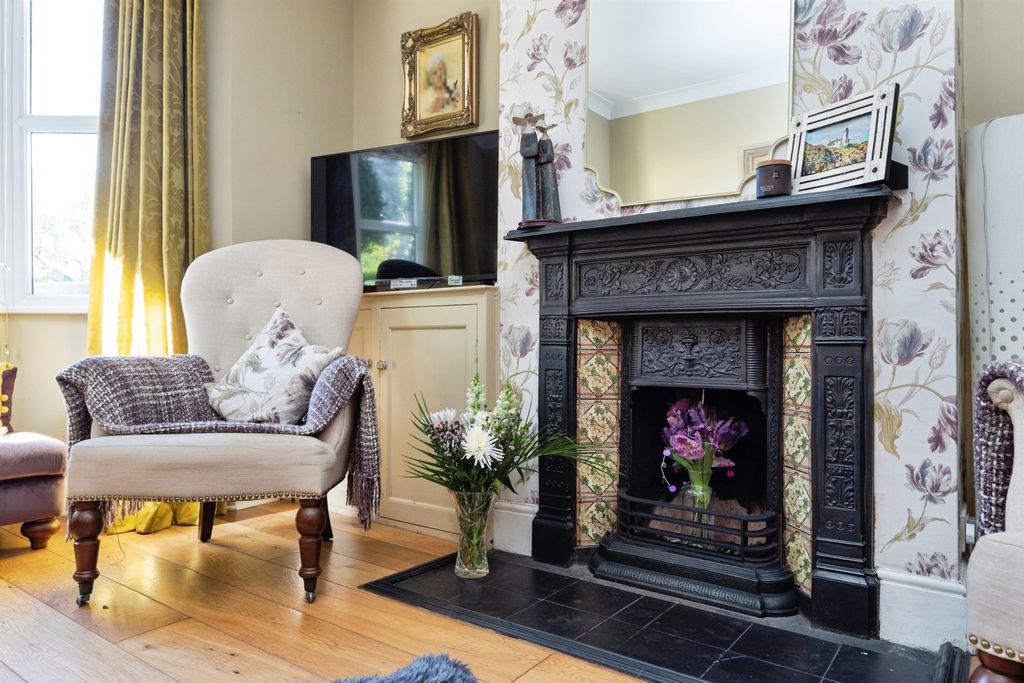 Property photo 2 of 21