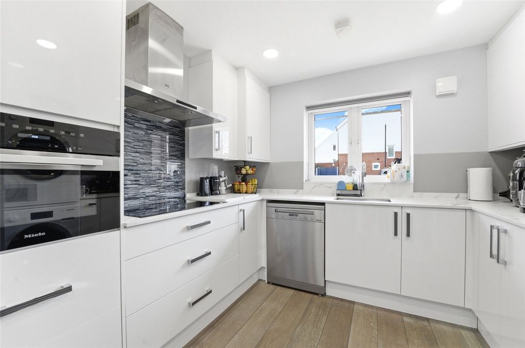 Property photo 3 of 24 Picture No. 16