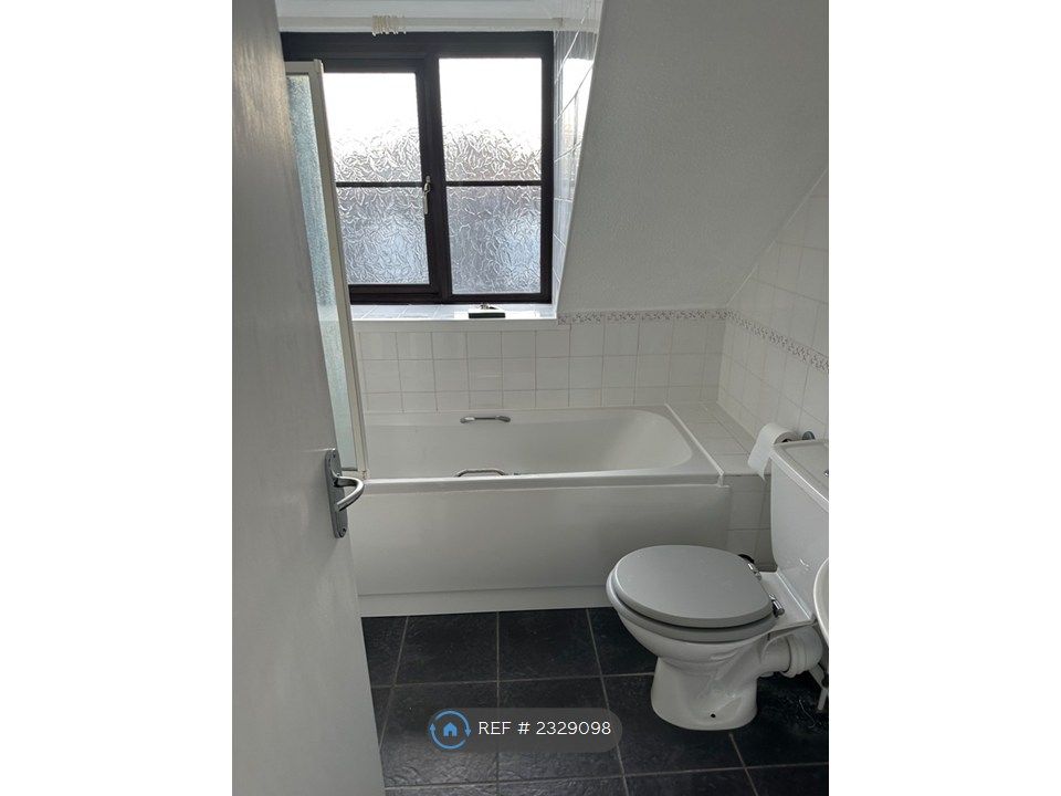 Property photo 2 of 19 Bathroom