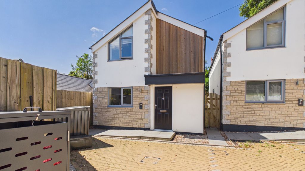 Property photo 1 of 14 3 Bedroom Detached House For Sale