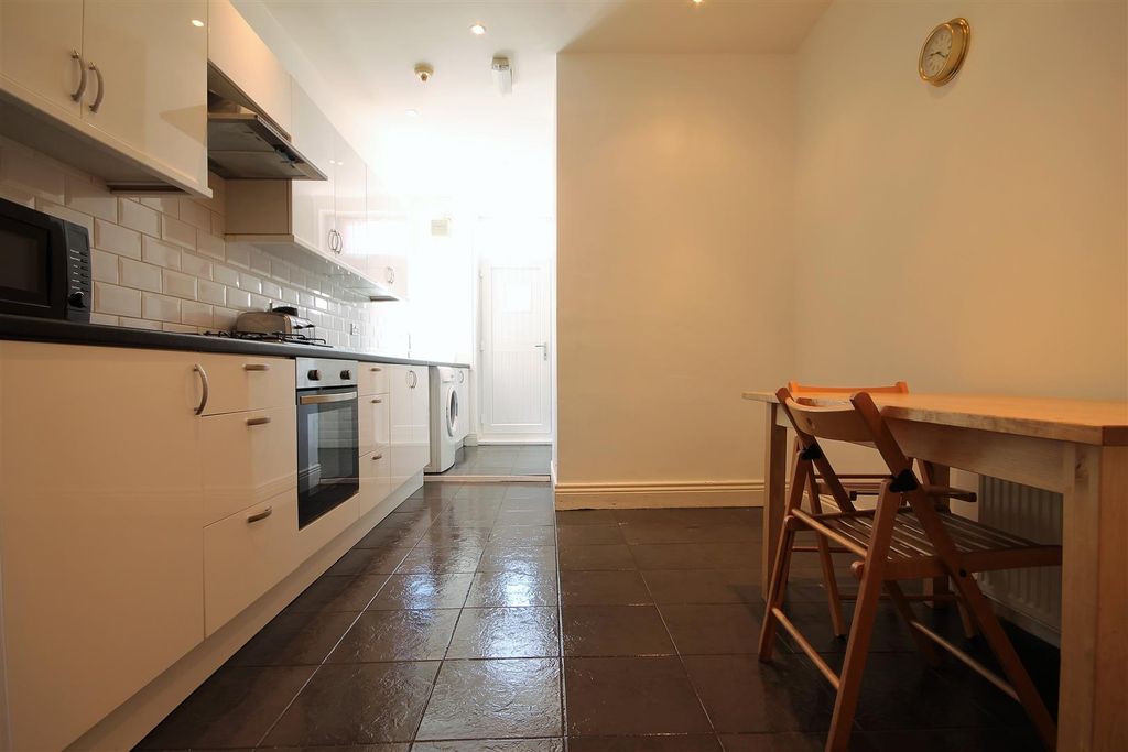 Property photo 2 of 9 10411.Jpg