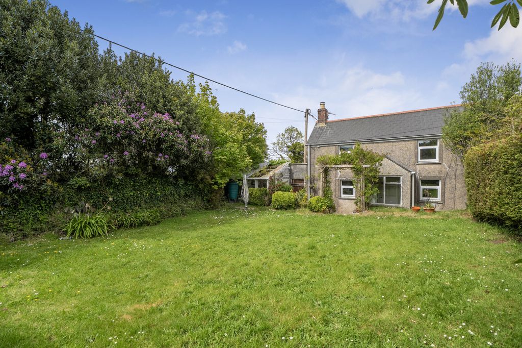 Property photo 2 of 27