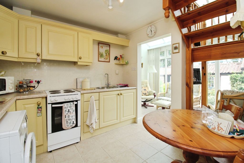 Property photo 2 of 13 Pbox-Kitchen-325576.Jpg