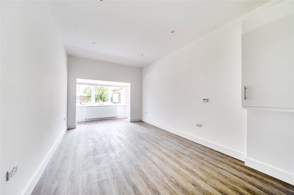 Property photo 3 of 8 Picture No. 06