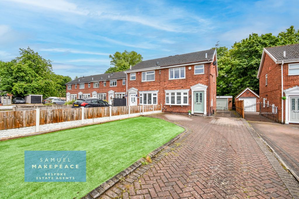 Property photo 1 of 25 Stunning Three Bedroom Semi Detached Property With Impressive Open-Plan Living