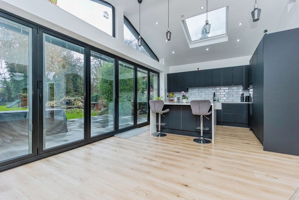 Property photo 2 of 27